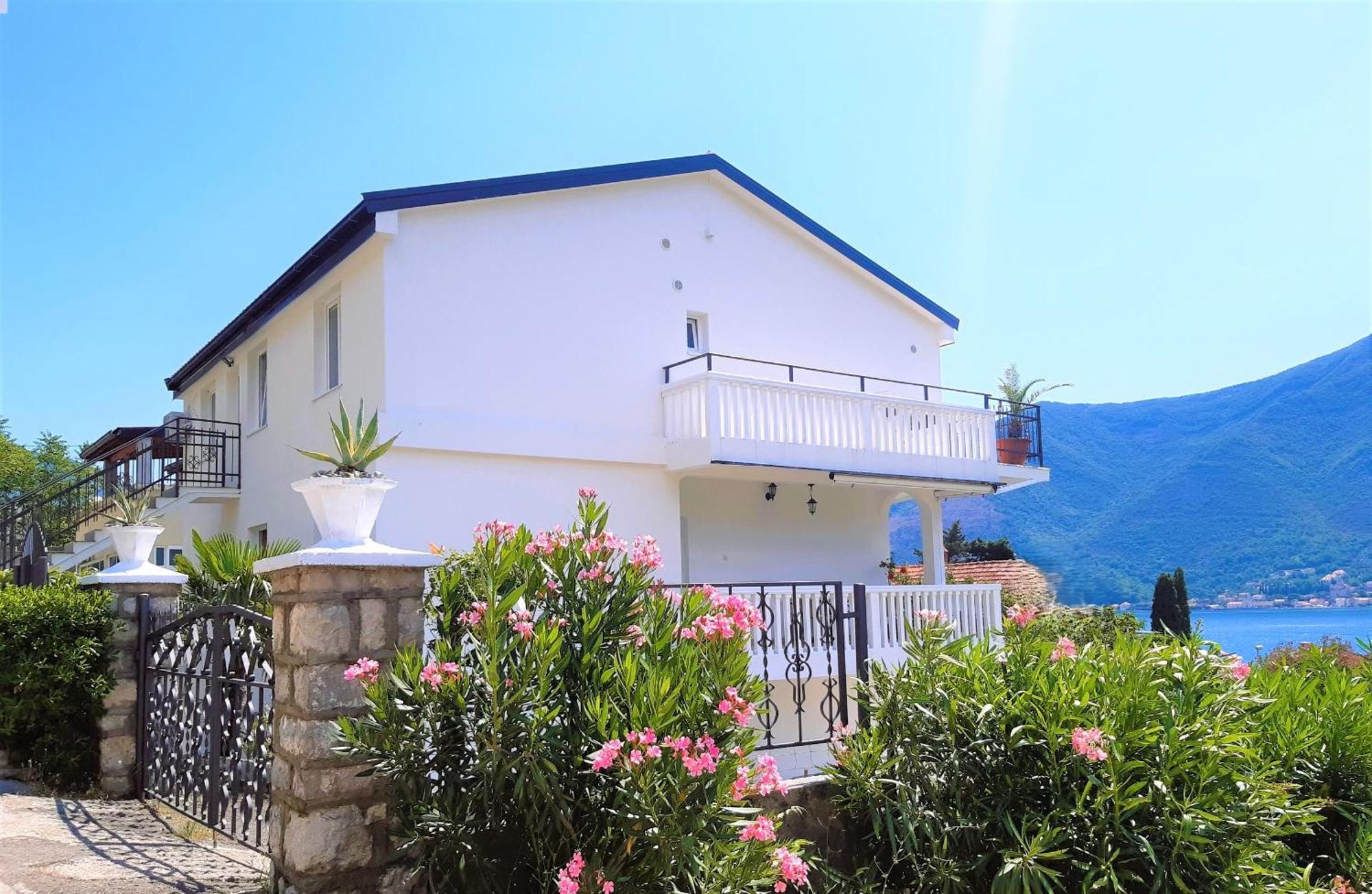 Apartments Sonja Cattaro Esterno foto